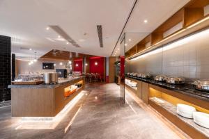 Cucina o angolo cottura di Xence hotel Xiamen