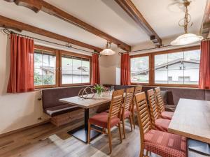 a dining room with a table and chairs at Ferienhaus Gänseblümchen in Finkenberg