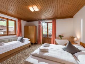 Posteľ alebo postele v izbe v ubytovaní Ferienhaus Gänseblümchen