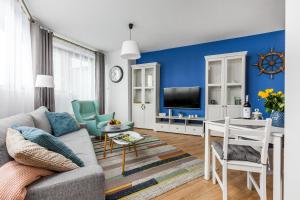Televízia a/alebo spoločenská miestnosť v ubytovaní GoodHome - Sea Towers Apartment