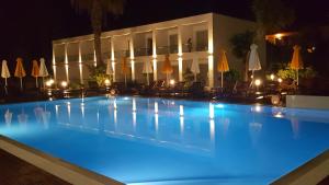 Bazén v ubytování Nasos Hotel & Resort nebo v jeho okolí