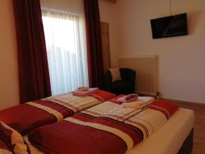Łóżko lub łóżka w pokoju w obiekcie Landhaus Fingerhof