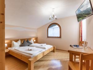 Łóżko lub łóżka w pokoju w obiekcie Ferienhaus Kröll