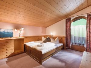 Łóżko lub łóżka w pokoju w obiekcie Ferienhaus Kröll