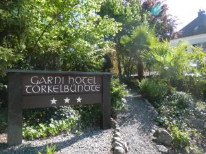 Ein Garten an der Unterkunft Garni Hotel Torkelbündte