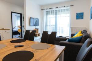 Televiisor ja/või meelelahutuskeskus majutusasutuses Apartman Fonyód