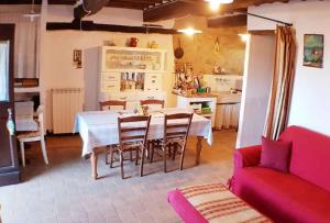 Posezení v ubytování Appartamento Melograno in casale con piscina - Val d'Orcia