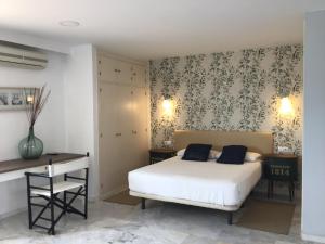 Кровать или кровати в номере Hotel Nómadas