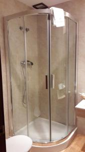 A bathroom at Hostal Restaurante Pacos