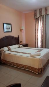 A bed or beds in a room at Hostal Restaurante Pacos