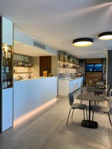 Kuchyň nebo kuchyňský kout v ubytování Iris Hotel
