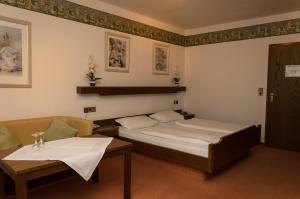 Postel nebo postele na pokoji v ubytování Hotel Rheingraf
