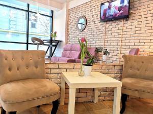 TV a/nebo společenská místnost v ubytování Atrium Hotel Bucharest City Center
