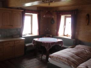 Postel nebo postele na pokoji v ubytování Ferienwohnung am Rettlhof + 3 fotografie