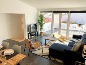 A seating area at Casa dos Castelos