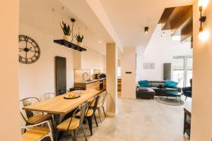 Posezení v ubytování Giżycko Soft Loft - Apartament dwupoziomowy z klimatyzacją