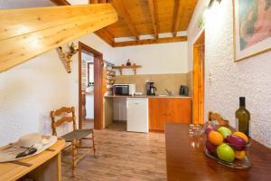 Kuchyňa alebo kuchynka v ubytovaní Elefteria Apts & Suites