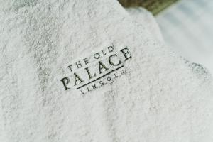 a white towel on top of a white towel at The Old Palace Lodge in Lincoln