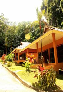 Сад в Tonsai Bay Resort