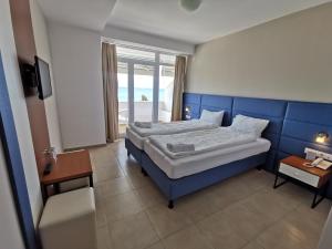 A bed or beds in a room at Hotel & Spa Tino Sveti Stefan