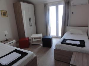 Postel nebo postele na pokoji v ubytování Apartmani Lara