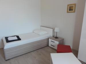 Postel nebo postele na pokoji v ubytování Apartmani Lara