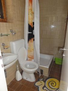 Koupelna v ubytování Apartmani Lara