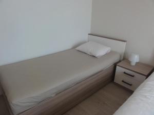Postel nebo postele na pokoji v ubytování Apartmani Lara