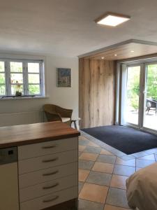 a bedroom with a bed and a desk at Schirnaublick in Bünsdorf