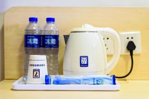 a jug of water and two bottles of water at 7Days Inn Nanan Shuitou southeast Fortune Plaza in Quanzhou +5 photos