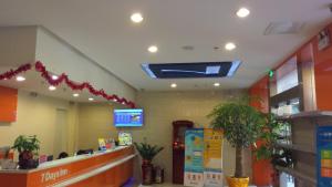 a fast food restaurant with a sign on the ceiling at 7Days Inn Nanan Shuitou southeast Fortune Plaza in Quanzhou