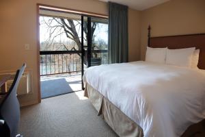 Letto o letti in una camera di Riverside Inn