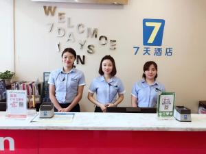 a group of three women standing behind a counter at 7Days Inn ChengDu RenShou Shuyuan Road Haochi Street in Meishan