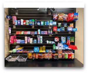 酒店内部或周边的超市或其他商店
