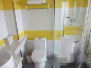 a bathroom with a toilet and a shower at 7Days Inn Dongsheng Railway Station in Zhaoyoufang
