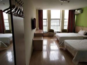 Postel nebo postele na pokoji v ubytování 7Days Inn Tai`an Feicheng mountain road
