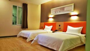 a hotel room with two beds in a room at 7Days Premium Chongqing Fuling Riverside Avenue in Fuling