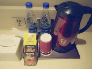 a blender and a jug of water and a box of milk at 7Days Premium Shizuishan Dawukou in Shizuishan
