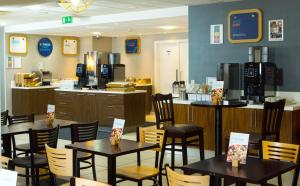 A restaurant or other place to eat at Holiday Inn Express London-Wimbledon-South, an IHG Hotel 