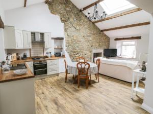 Dapur atau dapur kecil di Rose Cottage