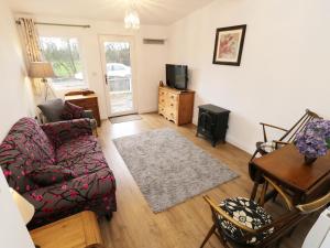 a living room with a couch and a tv at Foxes Den in Thornton