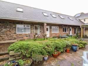 a house with a bunch of plants in front of it at Tynk in Saint Merryn