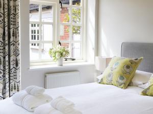 A bed or beds in a room at The Apple Shed