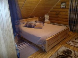 Voodi või voodid majutusasutuse Pumpuri toas