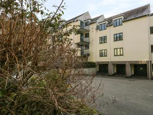 an apartment building with a bush in front of it at Tree Tops View in Windermere
