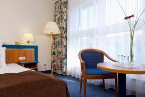 Un pat sau paturi într-o cameră la Wyndham Garden Wismar
