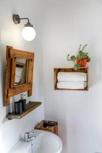 a bathroom with a sink and a mirror at Quinta Camarena in Cercal