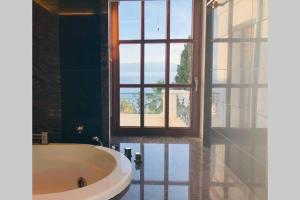 A bathroom at Pyrgi Spetses