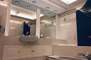 A bathroom at Pyrgi Spetses