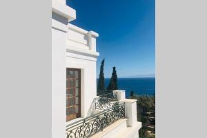 A general sea view or a sea view taken from A villát